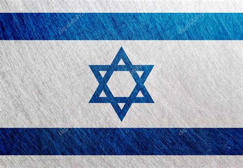 Fahne ist weiß mit einem blauem davidstern in der mitte, und zeigt oben und unten je einen blauen streifen. Israel-Flagge Metall vintage — Stockfoto © ShuBas #168808806