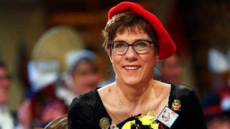 kritik an kramp karrenbauer respektlos und zum fremdschämen tagesschau de