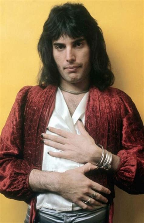 40 Fabulous Vintage Photographs Of A Young Freddie Mercury In The 1970s