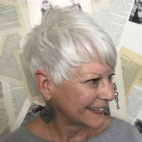 2022 short haircuts for 70 year old woman