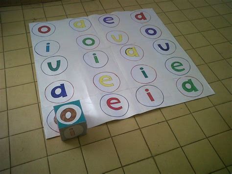 El juego en el preescolar. Un poco de Twister! | Actividades para niños preescolar, Vocales para niños, Actividades para ...