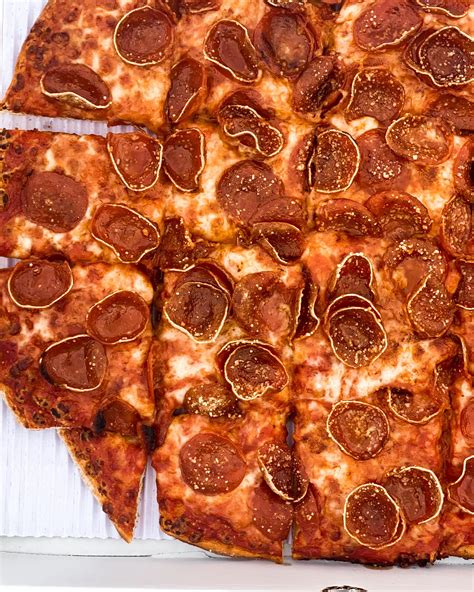 1608 Best Pepperoni Pizza Images On Pholder Food Food Porn And Pizza