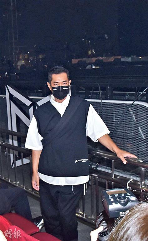 Jun 25, 2021 · 藝人林可彤在5月產下小兒子aston，晉升為忙碌的二寶媽咪，同時還要兼顧工作，更是忙到幾乎沒有空閒時間。她25日曬出產後自拍照，大嘆找不出時間來運動，現在肚皮鬆弛、雙腳水腫，但擺起pose來還是充滿模特兒氣場，被網友大讚「又美又時尚」！ MIRROR演唱會尾場哄動 古天樂驚喜現身 爆「鏡粉」 - 明報加東版(多倫多) - Ming Pao Canada Toronto Chinese Newspaper