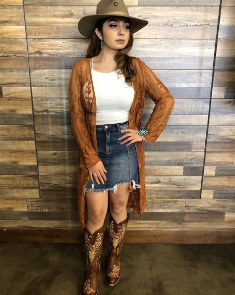 Pin By Lorena Ramirez On Country Dress Upp Cowboy Outfits For Women