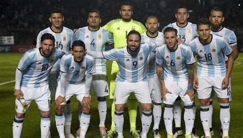 منتخب تشيلي لكرة القدم يسقط طائرة مسيرة ظنها تابعة للأرجنتين قبل لقائهما في تصفيات كأس العالم. الأرجنتين تستعد لكوبا أمريكا بمواجهة فنزويلا والتشيك