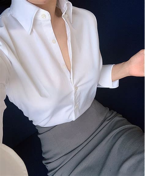 ボード「women In White Shirts」のピン