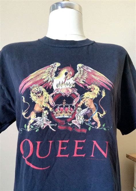 Daydreamer x free people womens queen tee Items similar to VINTAGE QUEEN Concert Tour Unisex T-Shirt ...