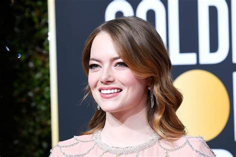 Emma Stone Apologizing For Aloha At The Golden Globes Th Golden
