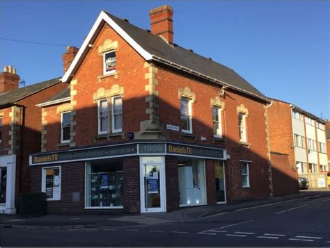 Commercial Property: 3 High Street, Stonehouse, Gloucestershire
