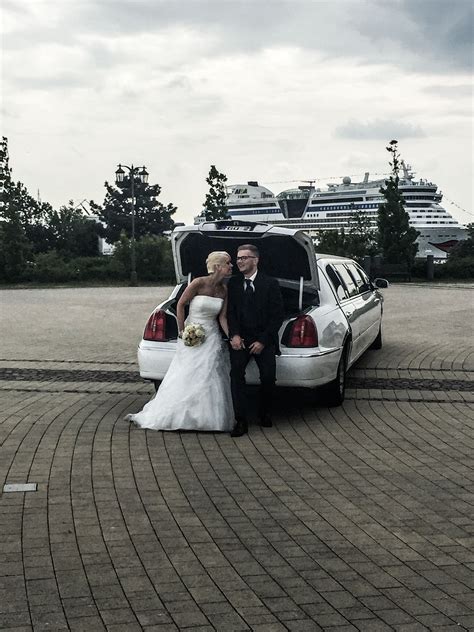Du bist auf der suche nach dem idealen brautkleid? Traumhochzeit in Rostock Warnemünde im Yachthafen mit AIDA ...