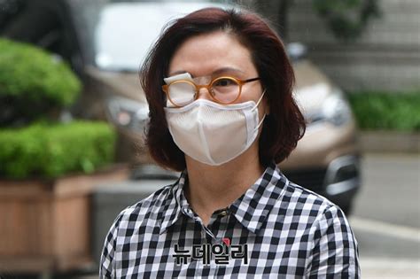 조씨는 2014년 부산대 의전원에 지원하며, 동양대 어학교육원에서 봉사활동을 하고 총장 표창장을 ◇의사국시 치른 조민, 입학 취소 시 자격 상실. 조민 표창장 위조 '빼박 증거' 나왔다… "아들 상장 직인 오려 ...