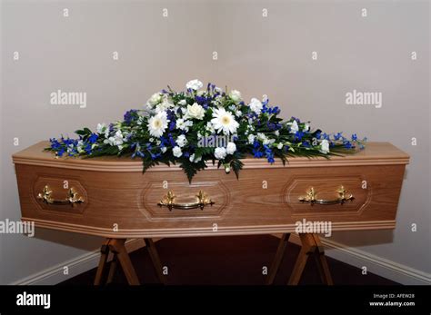 Coffin Undertakers Dead Casket Fotografías E Imágenes De Alta