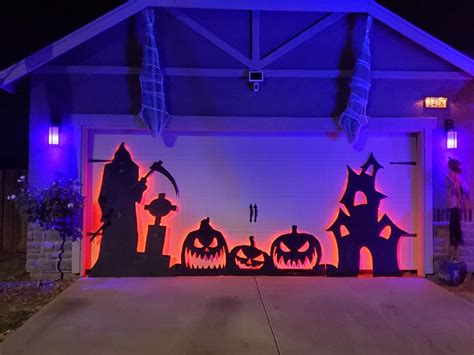 21 Scary Halloween Garage Door Decoration Ideas Munchkins Planet