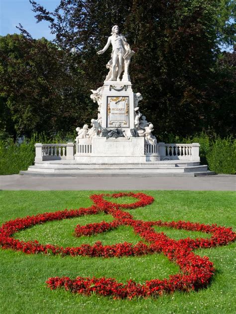La Statue De Wolfgang Amadeus Mozart à Vienne Wien Autriche Image
