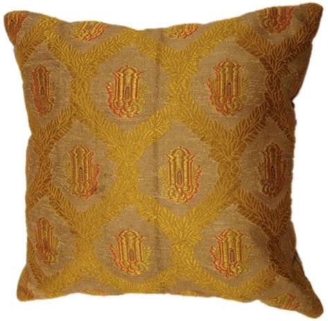 The shape and contents of pillows have varied little over time. 16th Century Vintage Pillow Origin: Russia Size: 16" x 16 ...