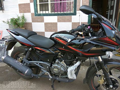 2017 Bajaj Pulsar 220f With Bs4 Engine Launched At Inr 91000