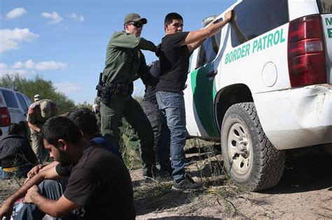 Us Mexico Illegal Border Crossings Fall To 17 Year Low Bbc News
