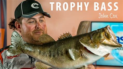 How To Fish For Trophy Bass This Spring Youtube