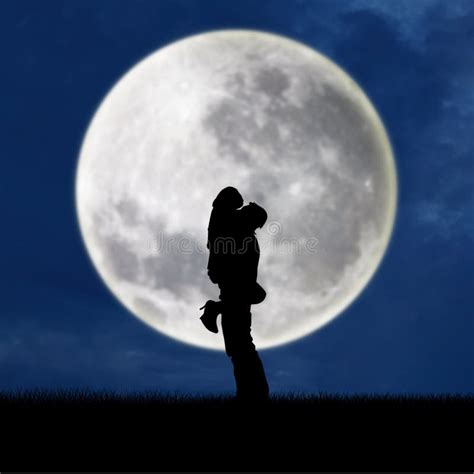 Close Up Of Silhouette Couple Hugging On Full Moon Stock Illustration