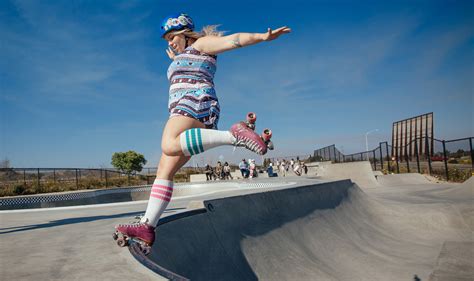 Belagerung Beschuss Christian Moxie Girlz Roller Skates Monumental Null