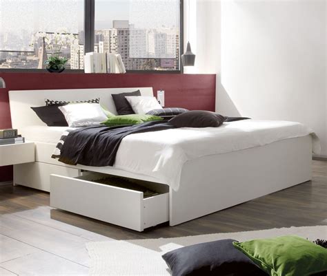 Ein bett mit stauraum nimmt nicht mehr platz ein als ein normales einzelbett oder doppelbett, bietet jedoch jede menge raum für deine bettwäsche und andere heimtextilien, kleidung und vieles mehr. Bett Mit Stauraum Ikea 90x200 Betten Hack Viel Diy 180x200 ...