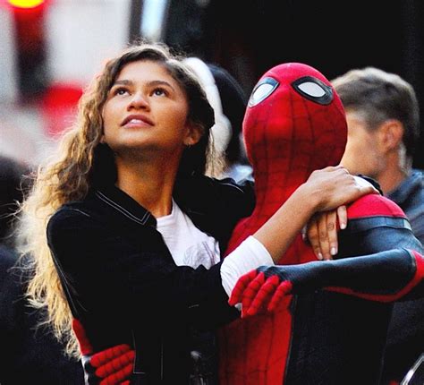 Mj Zendaya And Spider Man Peter Parker Tom Holland Spiderman