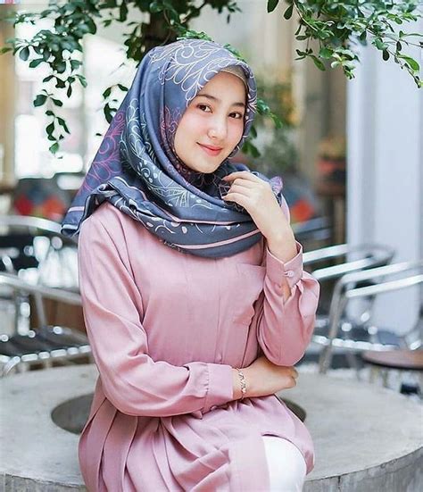 Pin Oleh Edi Lestari Di Hijab Cantik Di 2020 Gaya Hijab Wanita Wanita Cantik