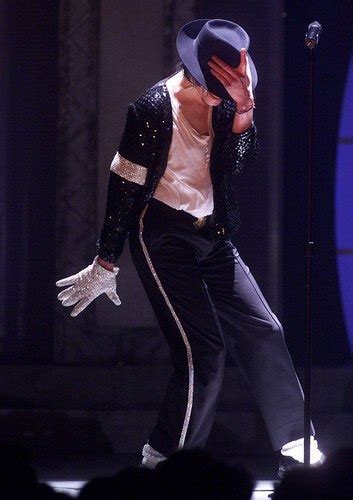 Michaels White Sparkly Glove Michael Jackson Photo 7179225 Fanpop