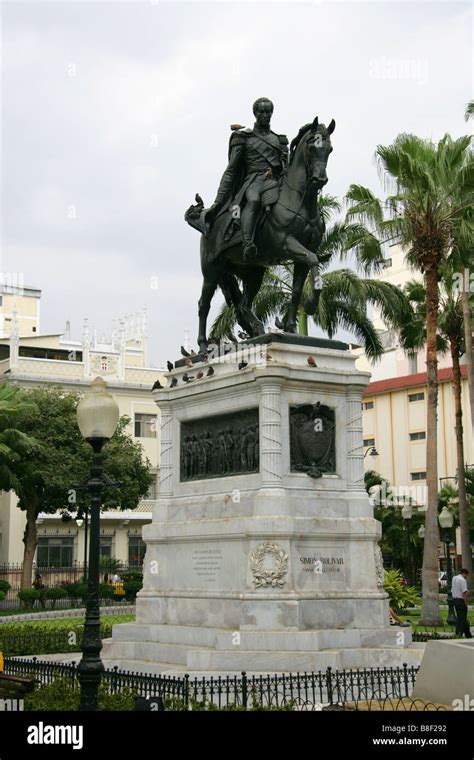 Statue Simon Bolivar Bolivar Plaza Fotos E Imágenes De Stock Alamy