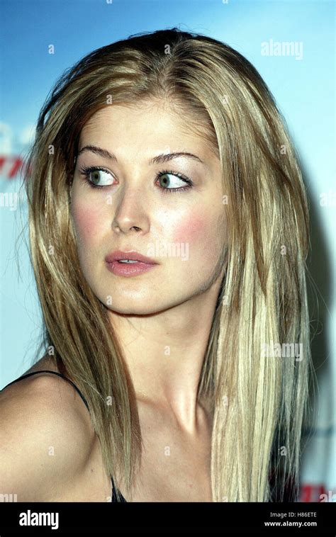 Rosamund Pike Die Another Day La Premiere Shrine Auditorium Los Angeles