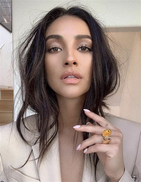 Netflix Yous Shay Mitchell Stripped To Sexy Outfit In Hot Instagram