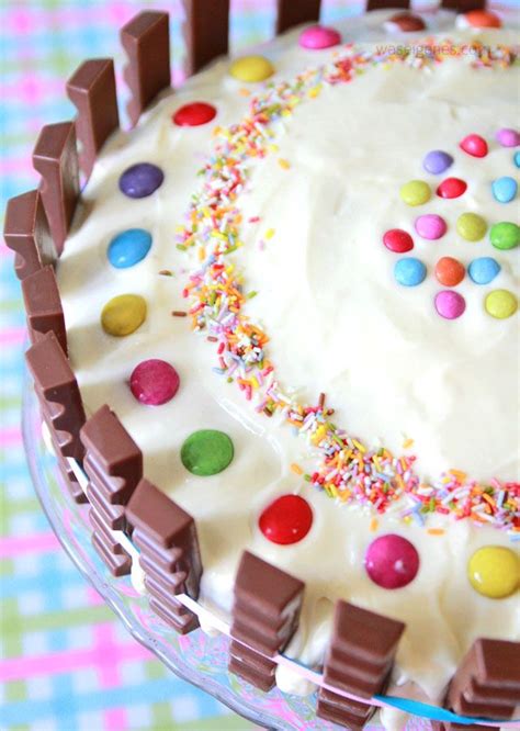 Jetzt ausprobieren mit ♥ chefkoch.de ♥. Kinderriegel Torte {Rezept & Anleitung} | Kinderriegel ...