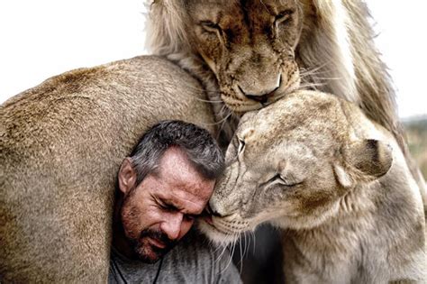 Lion Whisperer Plays With Big Cats In South Africa Daily Star