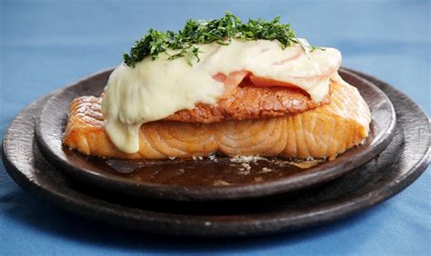 El salmón es un pescado azul graso y por ello es uno de los pescados más usados para el papillote, ya que al cocinarse en el los pescados más utilizados para cocinaros al papillote son el salmón, el bacalao, merluza etc. ¿Quieres cocinar? Aprende cómo preparar un cancato de ...