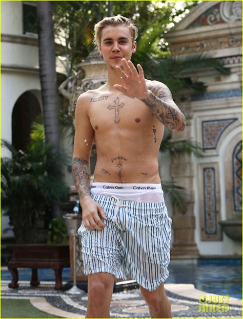 Photo Justin Bieber Goes Shirtless For Swim At Versace Mansion