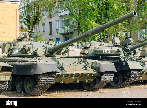 T80 Tank Hi Res Stock Photography And Images Alamy