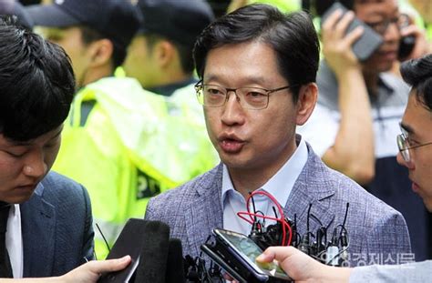 김경수 경남도지사 드루킹 댓글 조작 의혹 사건 관련 특검 출석