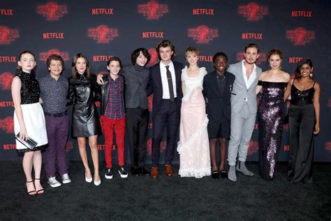 Stranger Things 2 Premiere See The Stars Hit The Red Carpet