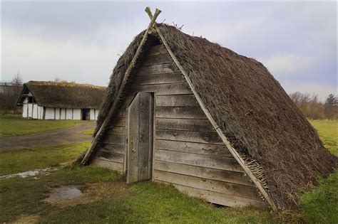 Country Living Buildings In Early Medieval Rural Communities A H