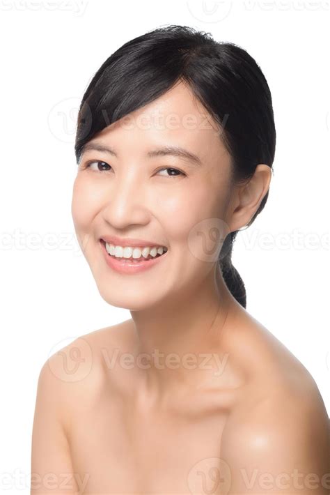 Retrato De Una Hermosa Joven Asiática Limpia El Concepto De Piel Desnuda Y Fresca Chica