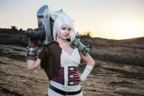 Riven League Of Legends Cosplay Best Cosplay League Of Legends