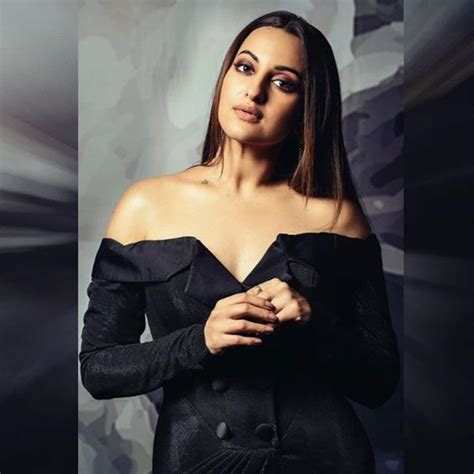 Dabangg 3 Actress Sonakshi Sinha Raises The Temperature With These Hot Pictures