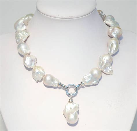Baroque pearls with baroque pearl pendant Modèles de bijoux en perles Ensembles de bijoux de