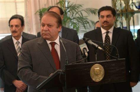 pakistan court disqualifies pm sharif from office