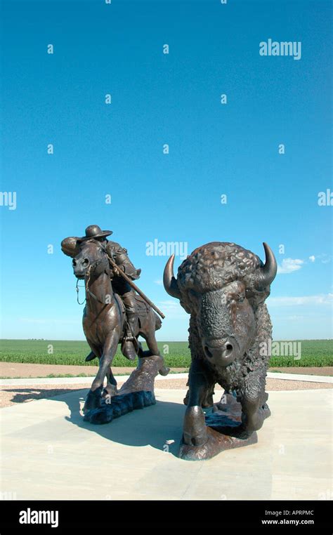 Introducir 83 Imagen Buffalo Bill Statue Oakley Kansas Abzlocalmx