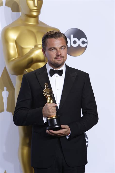 Leonardo Dicaprio Wins His First Oscar For Best Actor Oscars 2016 News 88th Academy Awards