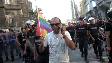 Watch Turkish Police Attack Lgbtq Pride March Assault Man With Water Cannon Vox