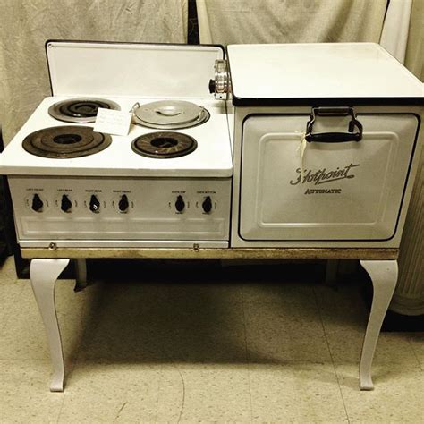 Illinois State Museum Vintage Hotpoint Stove From 1928