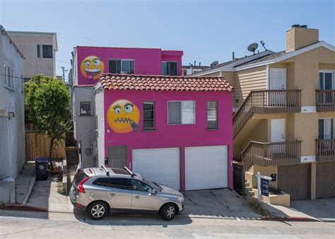Emoji House In La Beach Town Infuriates Feuding Neighbors Lifestyle