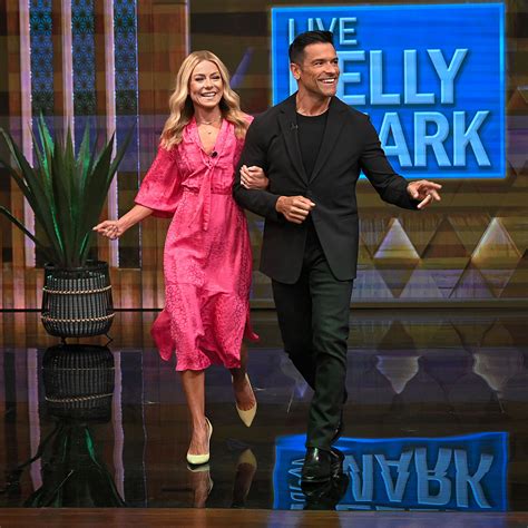 Oops Kelly Ripa Laughs Off Wardrobe Malfunction While Dancing On ‘live